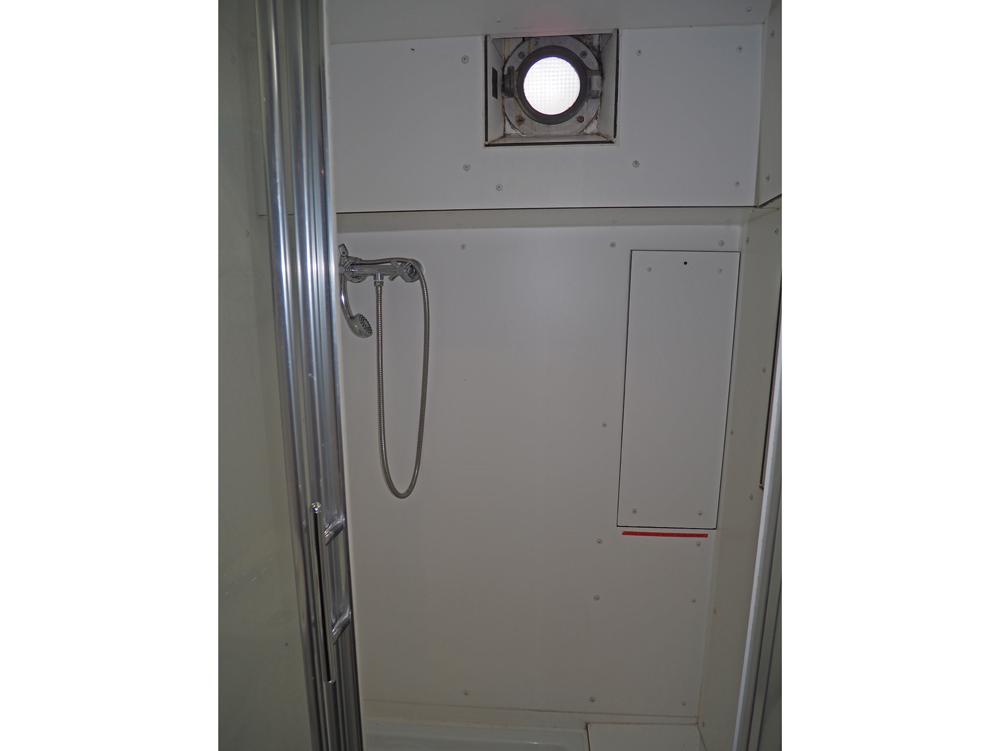 Cabin en avant, H&eacute;bergements